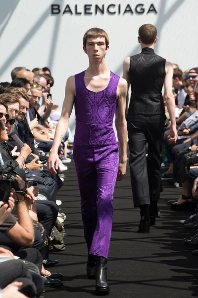 Look 30